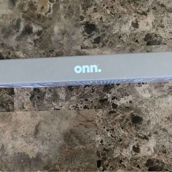 Onn phone case Clear Pearl - 2022 iPhones with 3 cameras ( 6.1” pro) New - Picture 2 of 3